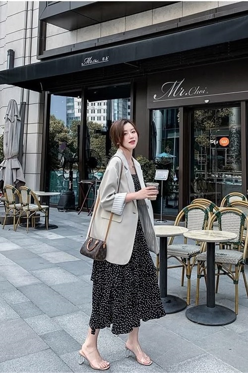 Áo blazer phối với đầm maxi