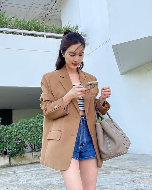 Phối blazer với quần short