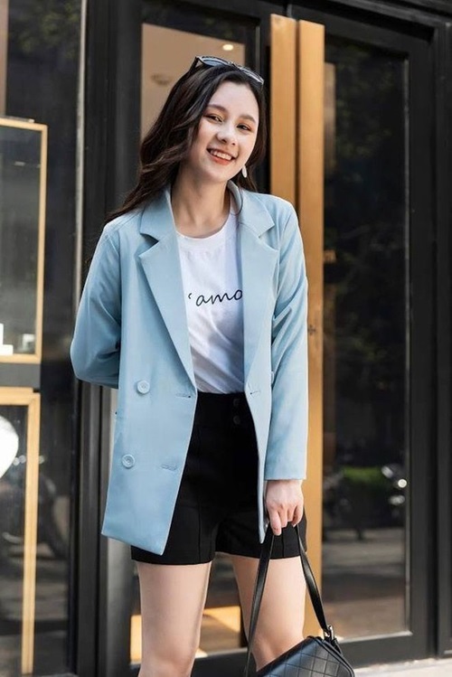 Phối blazer với áo thun