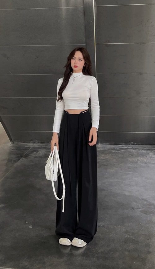 Áo croptop là món đồ không thể thiếu đối với những cô nàng lùn mập