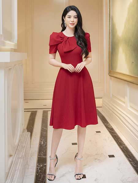 Đầm đỏ rượu vang quyến rũ, sang trọng cho đêm dạ tiệc