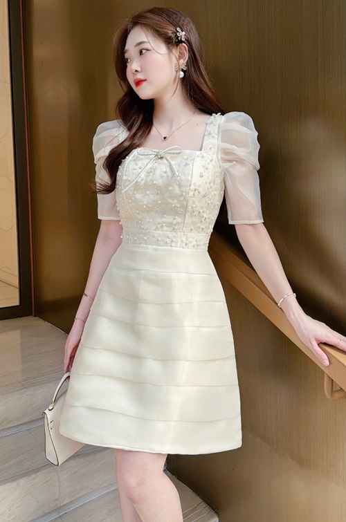 Đầm chữ A dự tiệc cưới